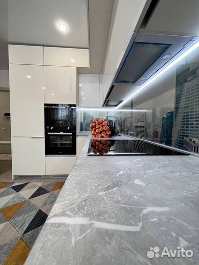 Кухня на заказ под потолок в Челябинске