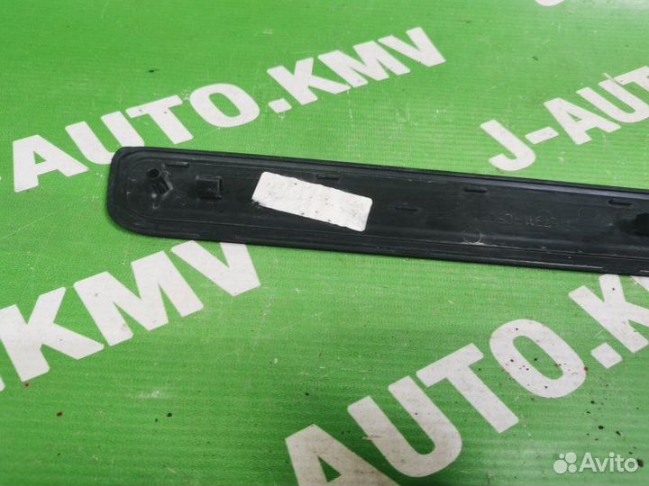 Накладка порога правая Toyota Avensis 3