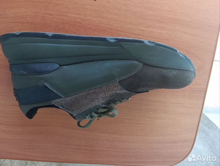 Кроссовки женские новые