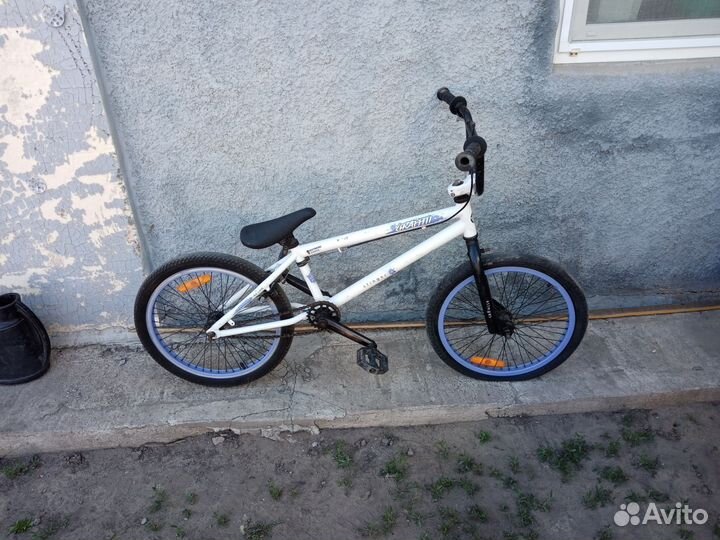 Трюковой велосипед BMX