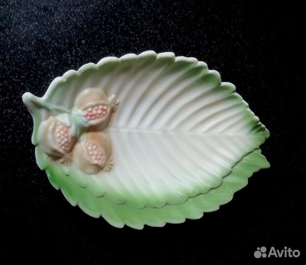 Блюдо рельефное из карболита 