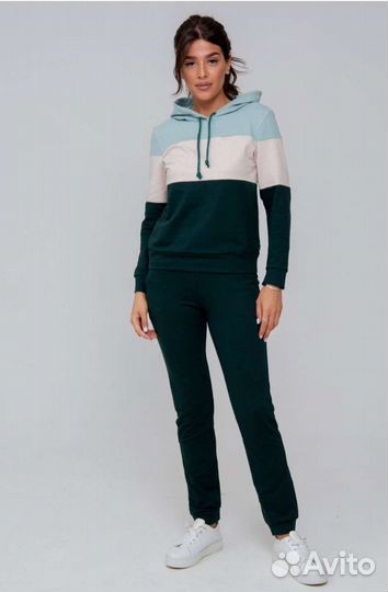 Спортивный костюм женский