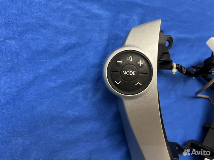 Кнопки мультируля Toyota Prius 30 Aqua