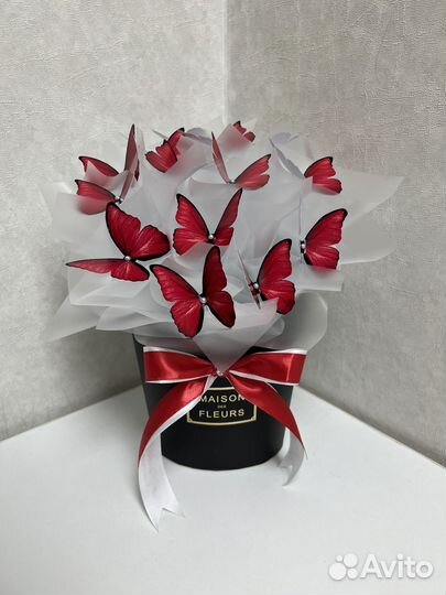 Светящийся букет из бабочек в коробке