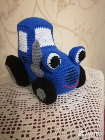 Синий трактор игрушка