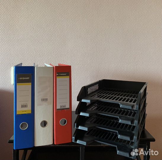 Папки для документов и лоток для бумаги