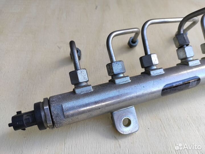 Рампа топлинвая Z19DT Astra H Vectra C Zafira B