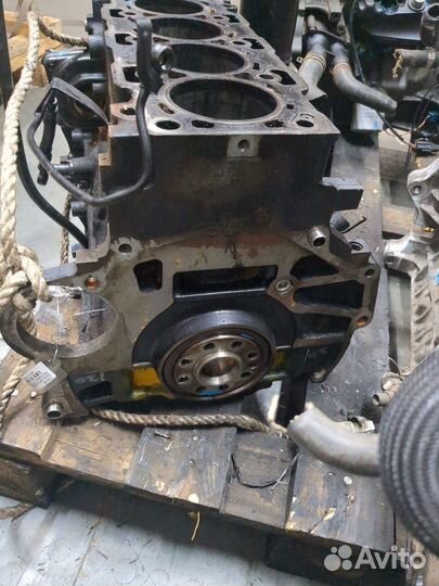 Блок цилиндров киа Carens, 2008