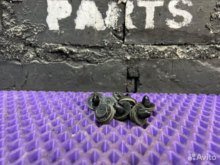 Клипса дефендера Nissan Dualis NJ10-044718 MR20DE