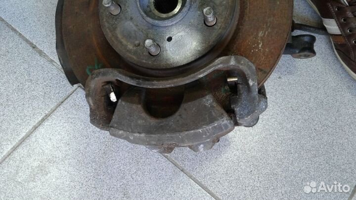 Передняя цапфра ступица на toyota Corolla 150