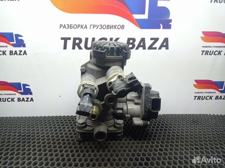 Кран управления тормозами прицепа