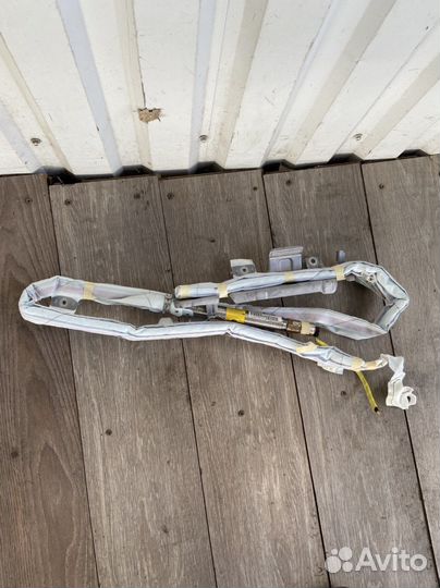 Шторка безопасности левая Toyota Auris E150