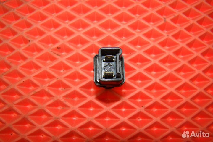 Датчик стоп-сигнала Mitsubishi carisma