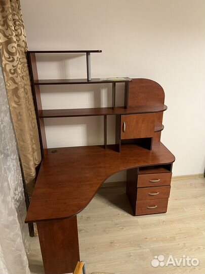 Стол письменный