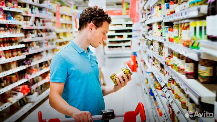 Сотрудник зала на выкладку товара