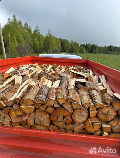 Дрова колотые с укладной в дровник
