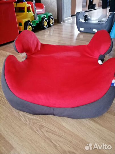 Бустер, детское сиденье в автомобиль