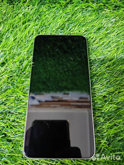 Samsung Galaxy S22, 8/256 ГБ