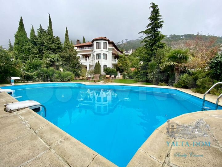 Дом 550 м² на участке 14 сот.