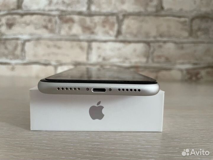 Телефон iPhone XR
