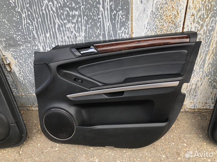 Дверная карта передняя правая mercedes ML164 GL164