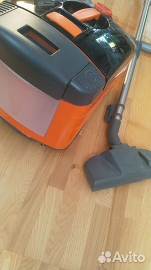 Пылесос для сухой и влажной уборки