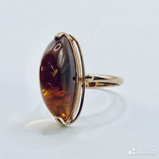 Золотое кольцо с камнем