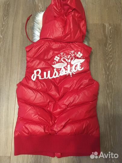 Жилетка adidas на девочку 8-9 лет