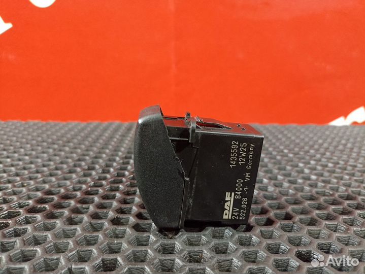 Кнопка освещения за кабиной