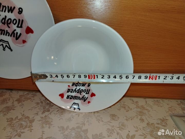 Тарелки и чашка 