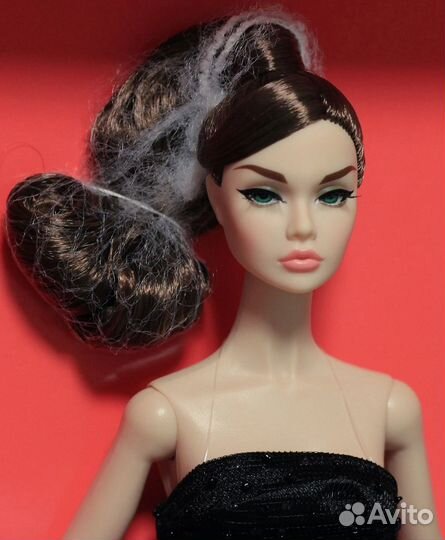 Поппи Паркер парижанка