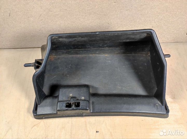 Бардачок Toyota Carina E