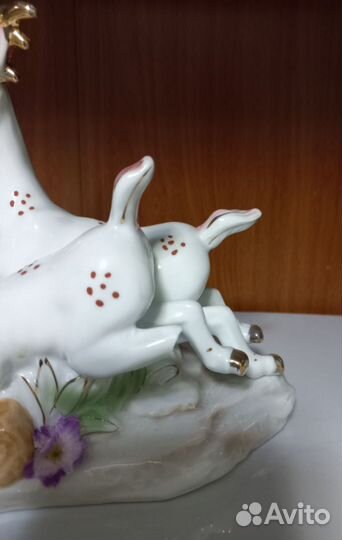 Статуэтка олень