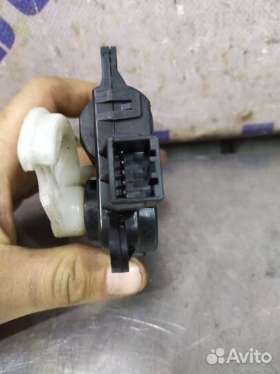 Моторчик заслонки печки Kia Sorento 2 2015