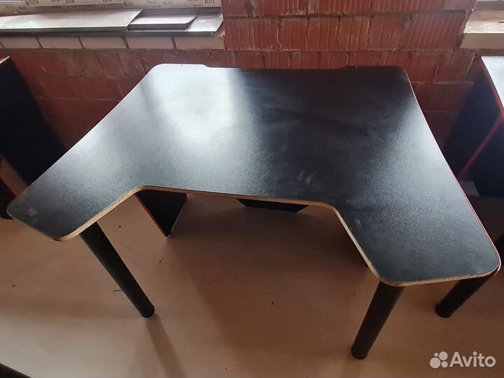 Геймерский игровой компьютерный стол