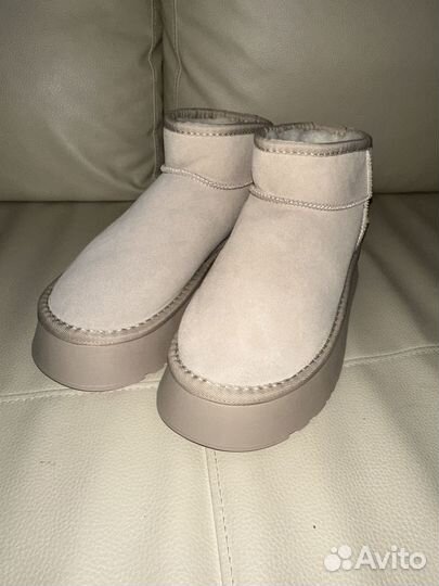 Высокие ugg на высокой подошве бежевые