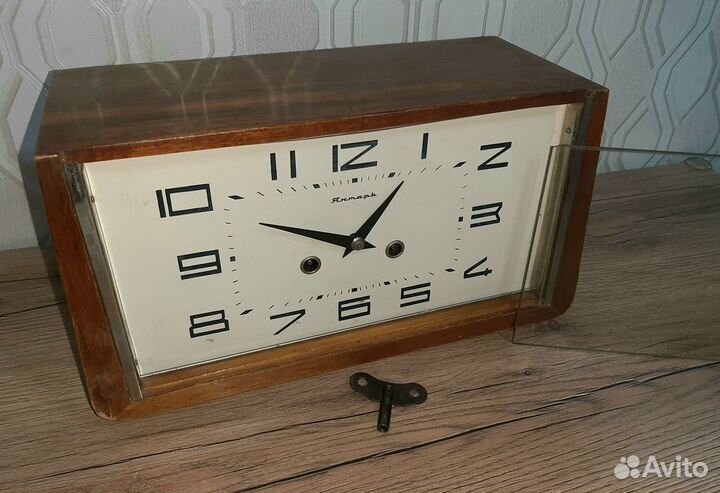 Часы настольные с боем Янтарь 60-70 г.г