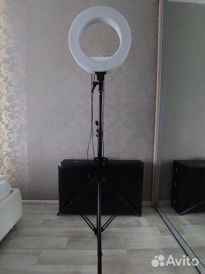 Кольцевая лампа со штативом