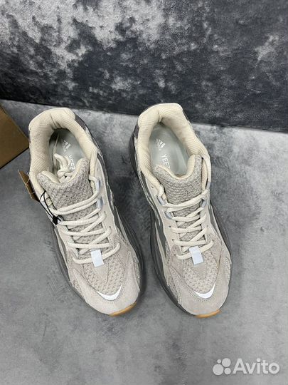 Adidas yeezy boost 700