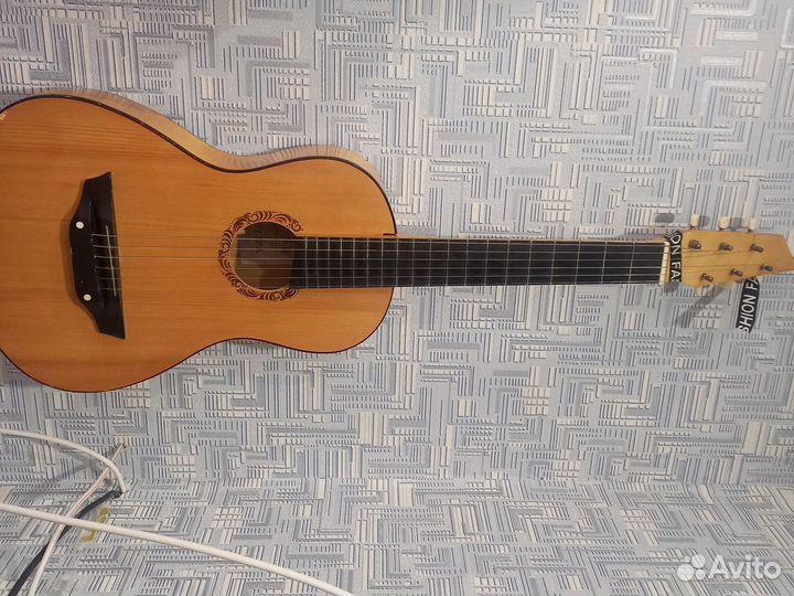 Акустическая гитара