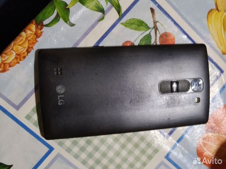 Телефон LG