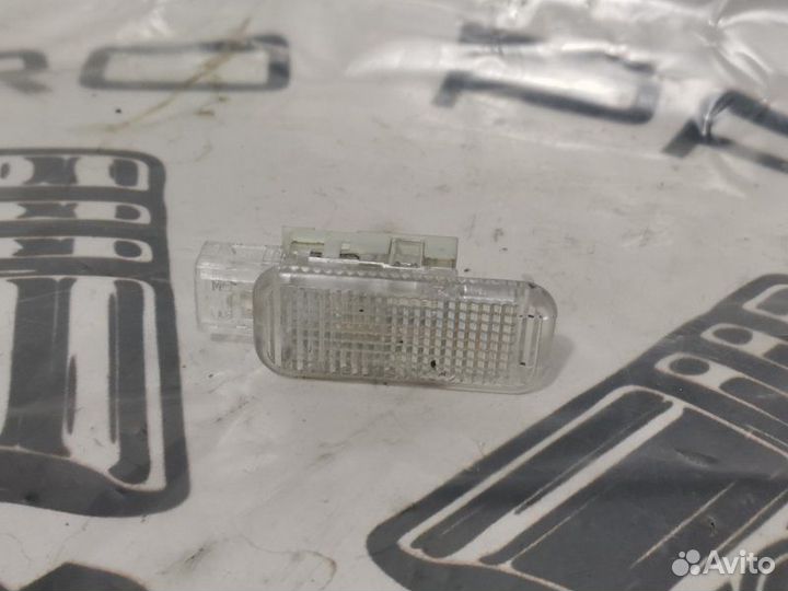 Плафон салонный Audi A6 (C6,4F) 2005-2011