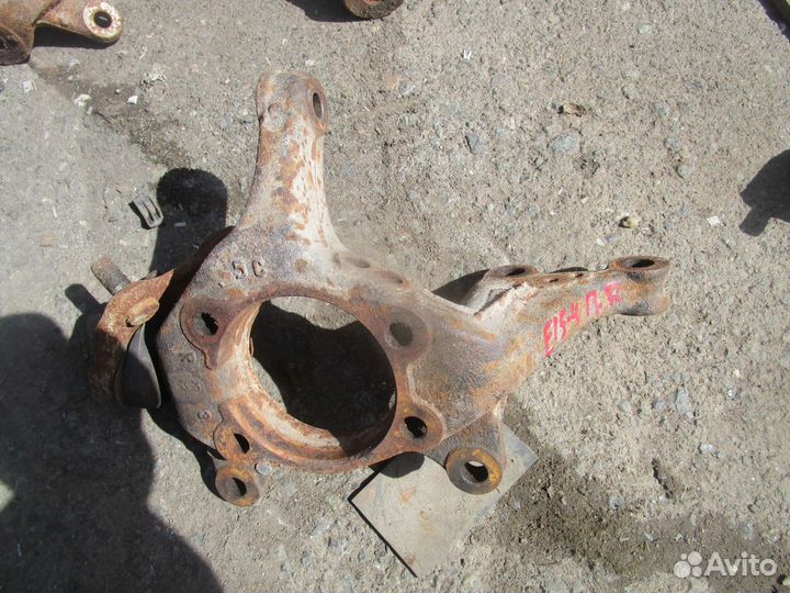 Кулак правый Toyota Corolla 150