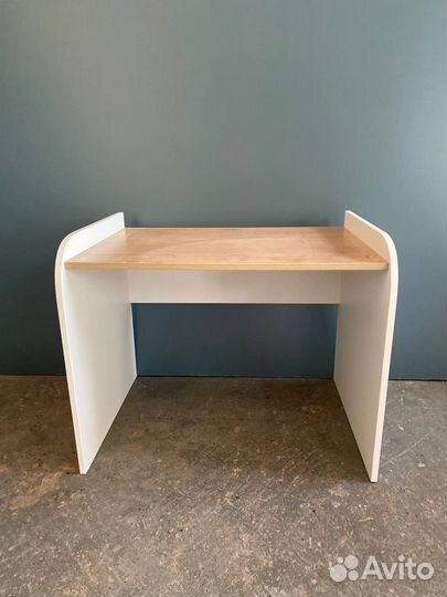 Полка настенная, стол письменный