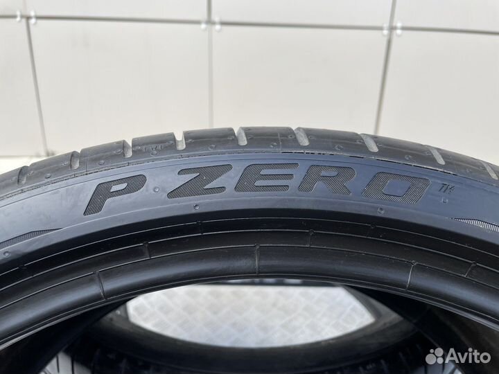 Pirelli P Zero PZ4 275/30 R20