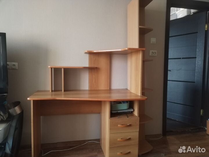 Стол письменный