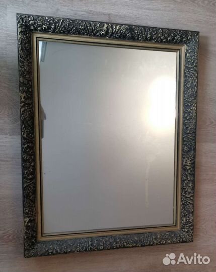 Зеркало в деревянной раме 55х70см