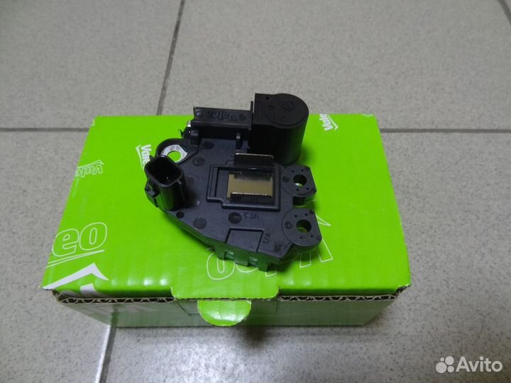 Регулятор генератора Логан Сандеро Кангу Клио