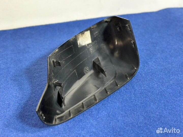 Крышка зеркала правая Volvo Xc60 2011