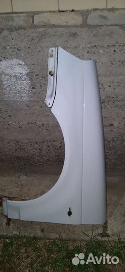 Крыло переднее левое priora